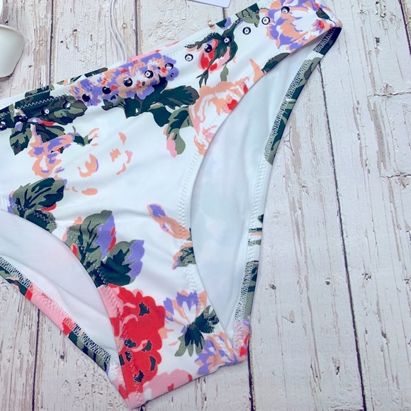Women’s Guess Floral Bikini Bottom Medium, New - Picture 3 of 14